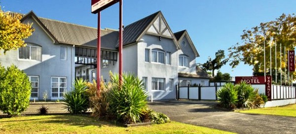 Camelot Arms Motor Lodge entrance